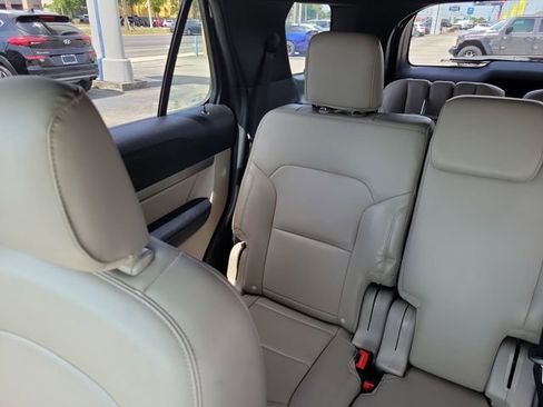 Used 2019 Ford Explorer XLT w/ Equipment Group 202A FWD image 17