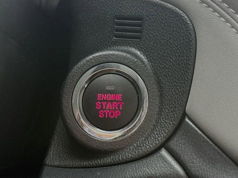 Used 2022 Subaru Outback Premium image 19