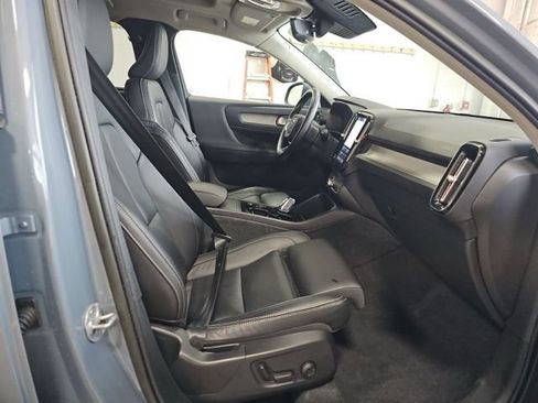 Used 2023 Volvo XC40 B5 Plus w/ Climate Package AWD/4WD image 9