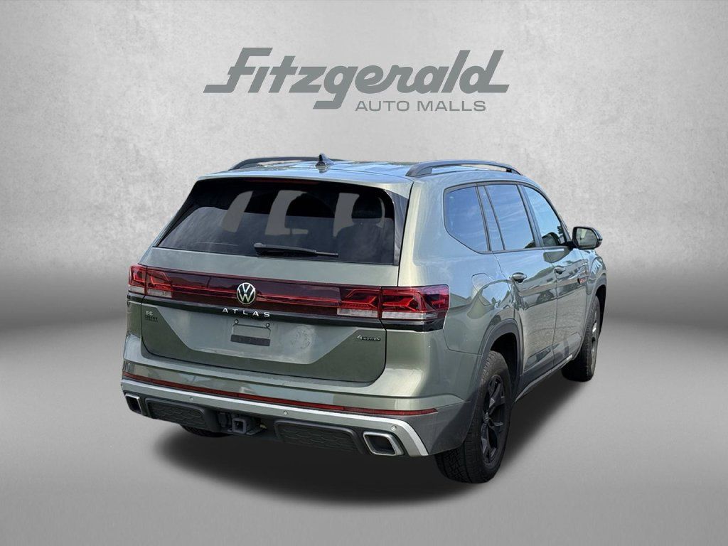 Used 2024 Volkswagen Atlas Peak Edition SE AWD/4WD image 21