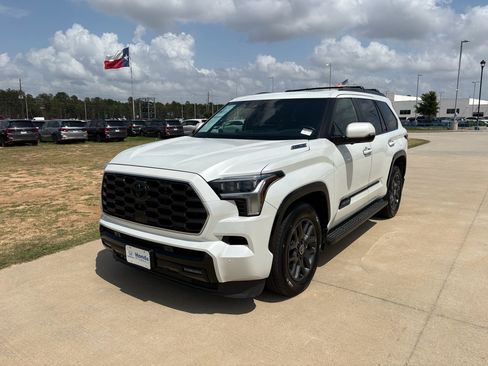 Used 2024 Toyota Sequoia Platinum AWD/4WD image 4