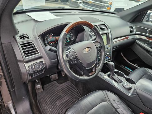Used 2018 Ford Explorer Platinum image 14