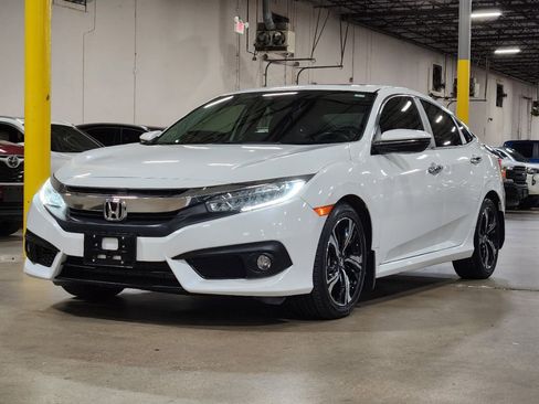 Used 2018 Honda Civic Touring image 4