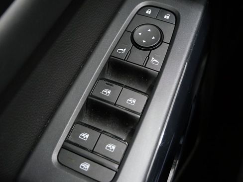 Used 2025 Nissan Pathfinder SV FWD image 13