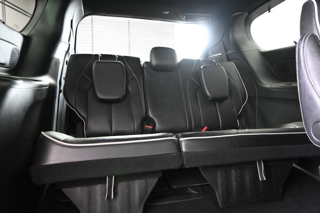 Used 2025 Chrysler Pacifica Limited FWD image 18