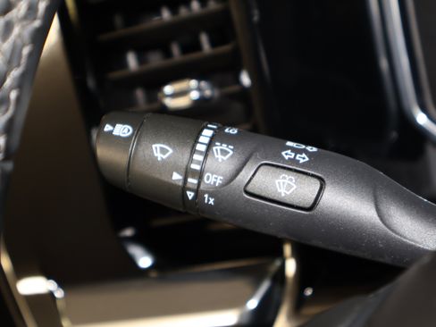 Used 2025 Chevrolet Silverado 1500 LT image 24