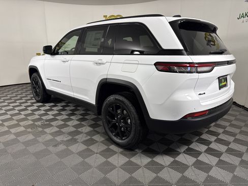 New 2025 Jeep Grand Cherokee Altitude image 5