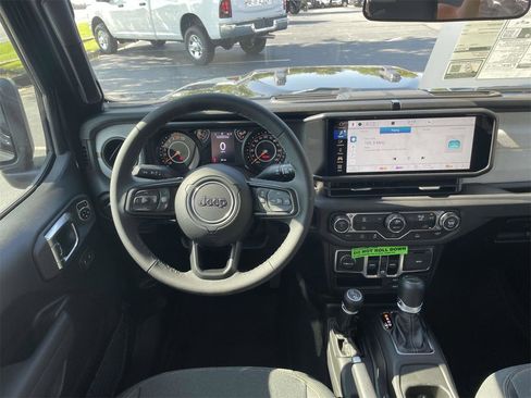 New 2025 Jeep Gladiator Sport image 11