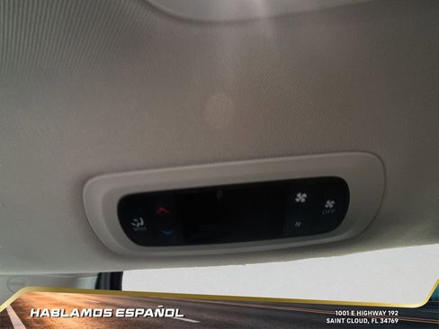 Used 2022 Chrysler Voyager LX image 26