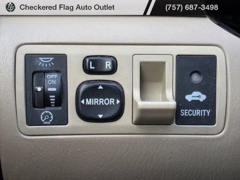 Used 2005 Toyota Corolla LE w/ Audio Value Pkg FWD image 9