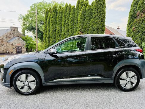 Used 2021 Hyundai Kona Limited w/ Cargo Package FWD image 8