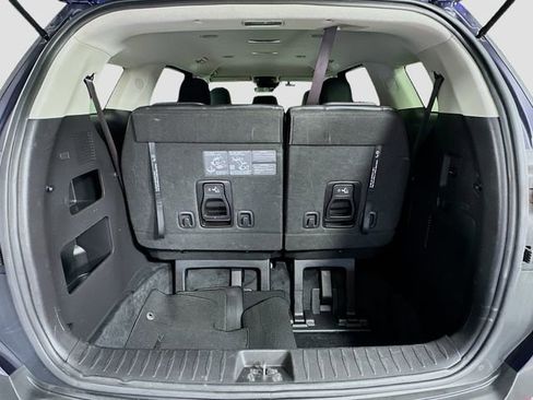 Used 2025 Kia Carnival image 25