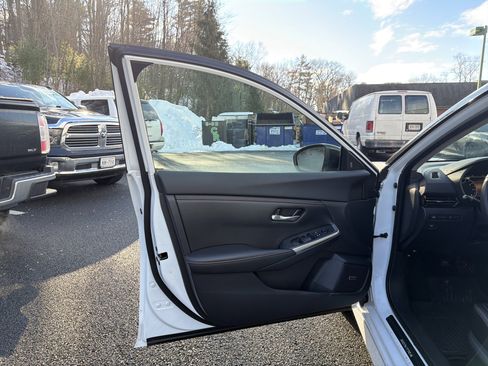 Used 2021 Nissan Sentra SR w/ SR Premium Package image 11