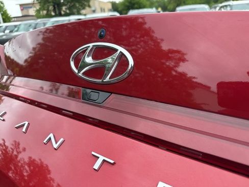 Used 2023 Hyundai Elantra SEL FWD image 11