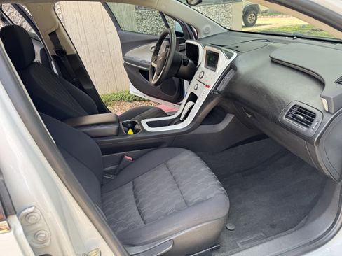 Used 2012 Chevrolet Volt FWD image 30