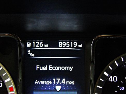 Used 2017 Nissan Titan SL AWD/4WD image 13