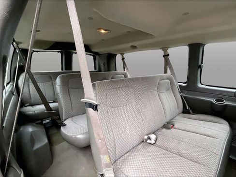 Used 2007 Chevrolet Express 3500 Extended Passenger w/ LT Preferred Equipment Group RWD image 17