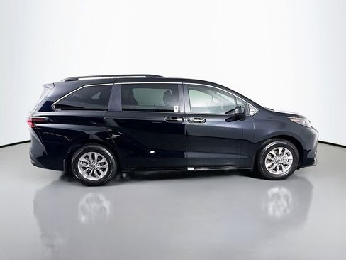 Certified 2025 Toyota Sienna XLE w/ XLE Plus Package image 4