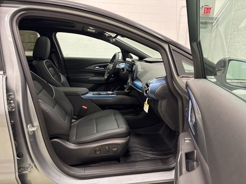 New 2026 Chevrolet Equinox EV LT w/ Convenience Package II AWD/4WD image 32