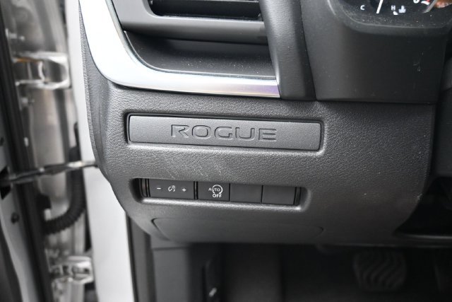 Used 2024 Nissan Rogue S AWD/4WD image 28