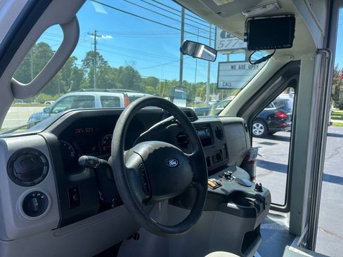 Used 2015 Ford E-350 and Econoline 350 Super Duty image 10