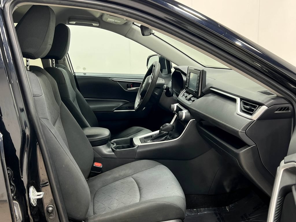 Used 2020 Toyota RAV4 XLE AWD/4WD image 31