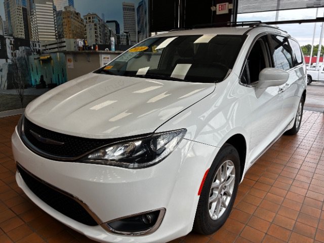 Used 2020 Chrysler Pacifica Touring-L FWD image 6