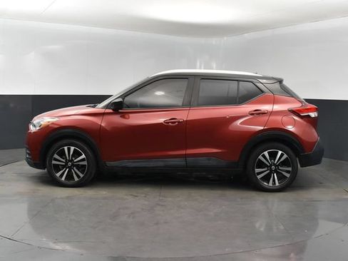 Used 2019 Nissan Kicks SV FWD image 3