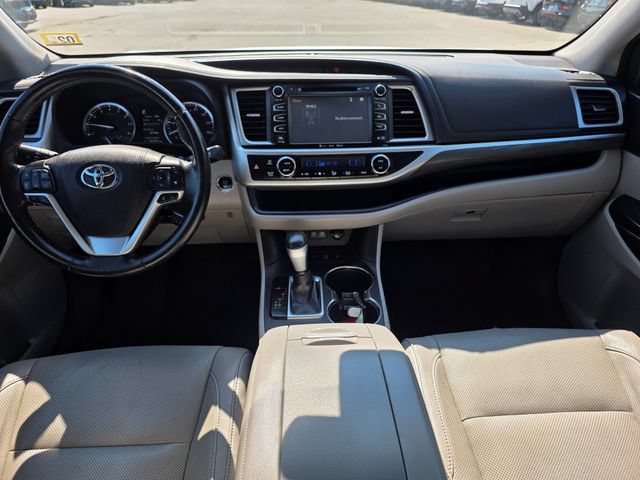 Used 2017 Toyota Highlander Limited AWD/4WD image 26