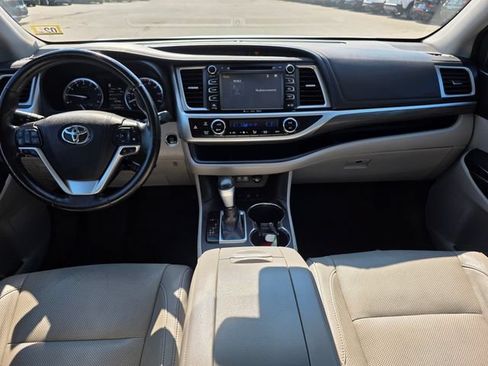 Used 2017 Toyota Highlander Limited AWD/4WD image 26
