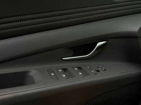 Used 2025 Hyundai Elantra SEL image 21