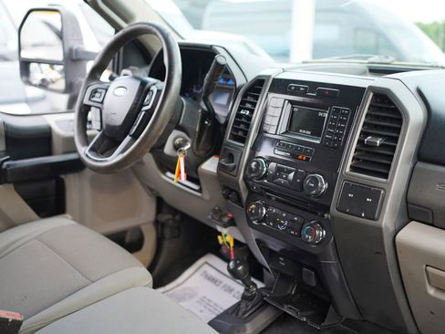 Used 2017 Ford F550 4x4 SuperCab Super Duty image 2