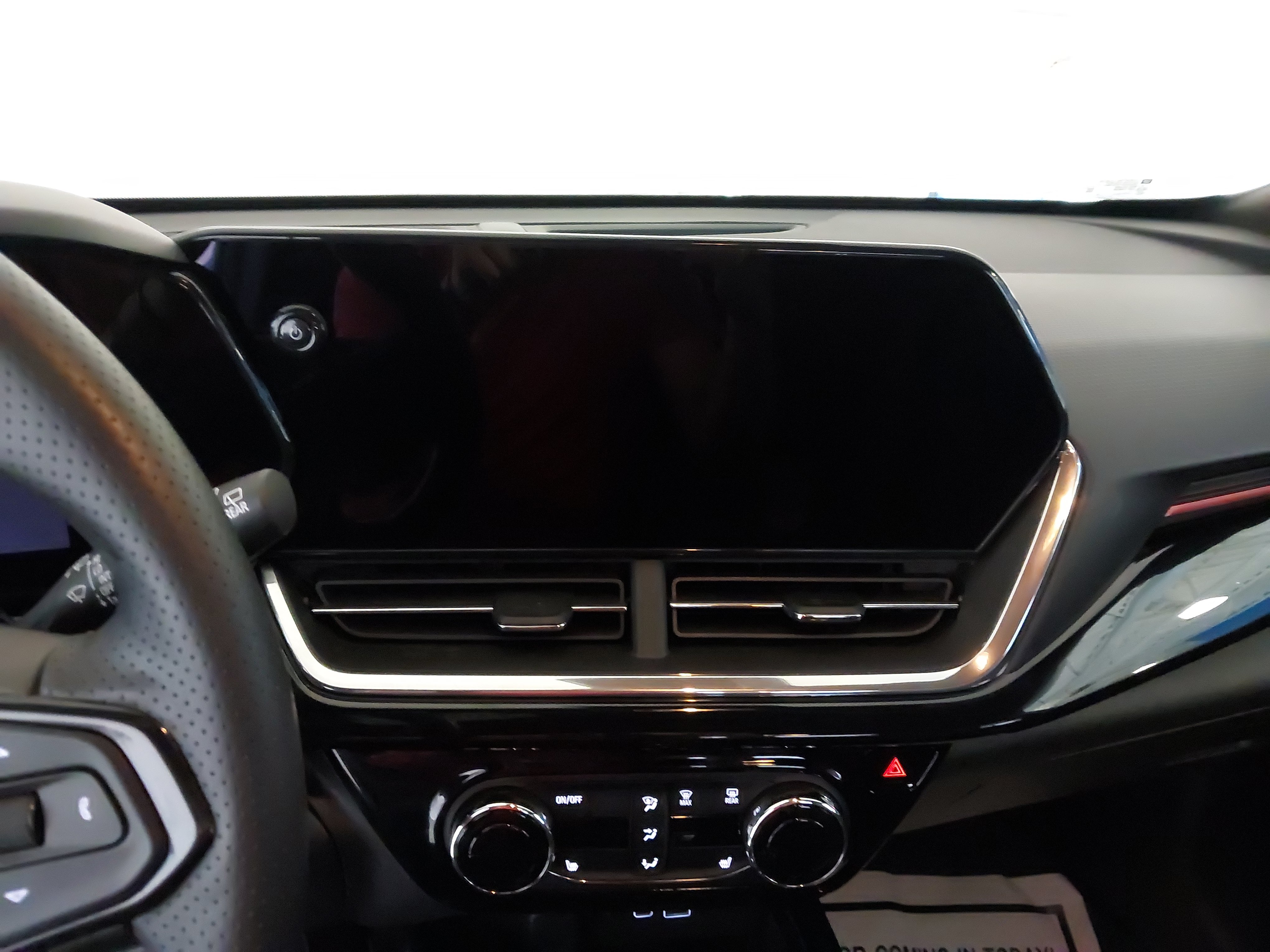Used 2024 Chevrolet Trax RS w/ Sunroof Package FWD image 28