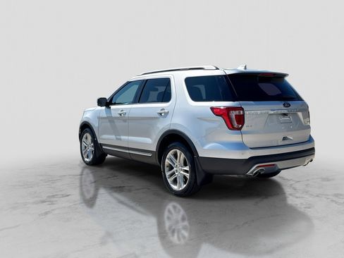 Used 2016 Ford Explorer XLT w/ Equipment Group 202A AWD/4WD image 5