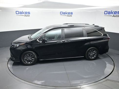 Used 2024 Toyota Sienna XLE image 51