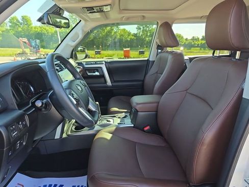 Used 2022 Toyota 4Runner Limited w/ Convenience Package (TMS) AWD/4WD image 18