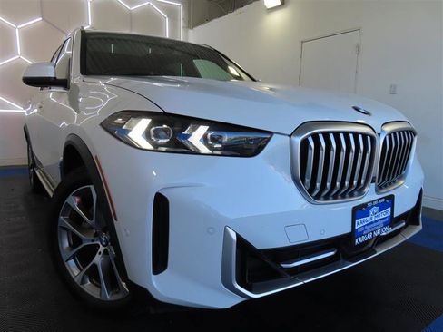 Used 2024 BMW X5 sDrive40i w/ Premium Package RWD image 2