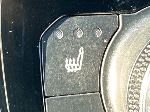 Used 2022 Toyota Highlander XLE image 25