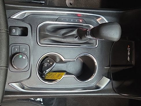 Used 2023 Chevrolet Traverse LT image 23