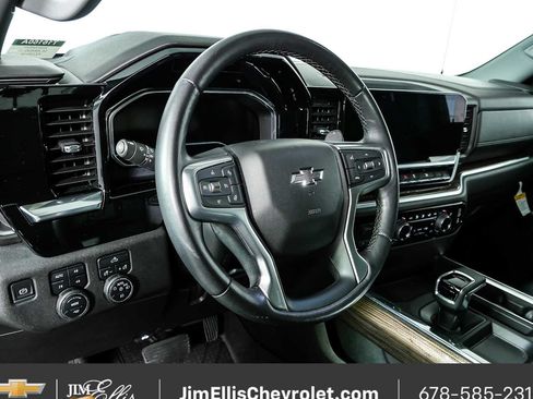 Used 2023 Chevrolet Silverado 1500 RST w/ Redline Edition AWD/4WD image 4