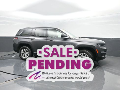 Used 2023 Jeep Grand Cherokee Limited image 3