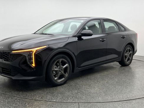 Used 2025 Kia K4 LXS FWD image 3