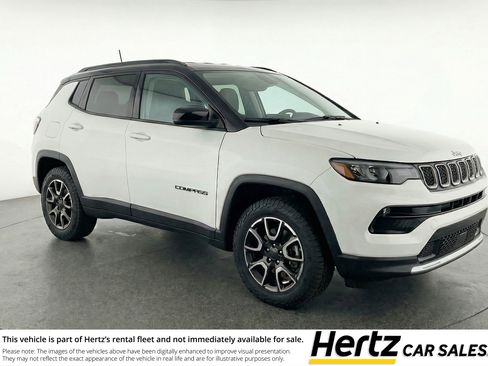 Used 2025 Jeep Compass Trailhawk AWD/4WD image 1