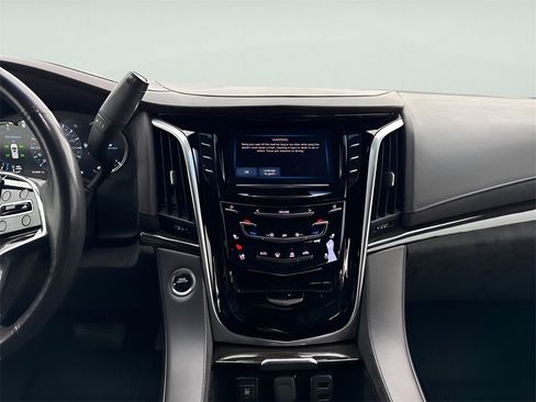 Used 2019 Cadillac Escalade ESV Platinum image 18