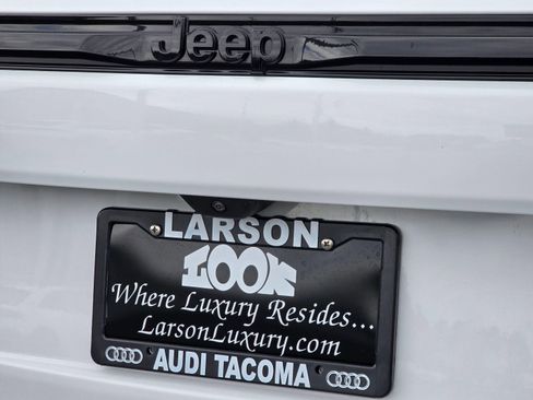 Used 2023 Jeep Grand Cherokee Altitude AWD/4WD image 32