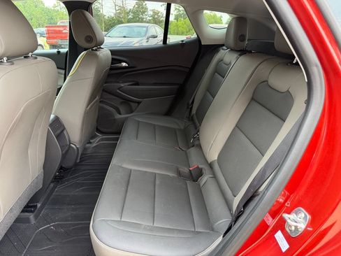 Used 2024 Chevrolet Trax ACTIV w/ Sunroof Package FWD image 14