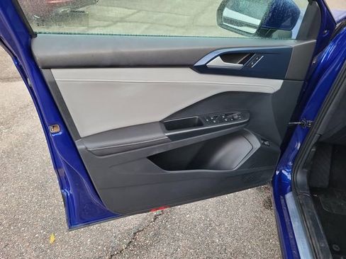 Used 2024 Volkswagen Taos SE image 10