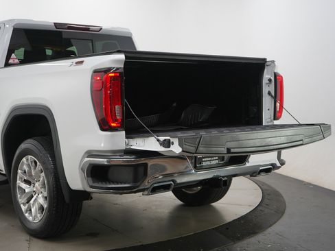 Used 2021 GMC Sierra 1500 SLT w/ SLT Premium Package image 9