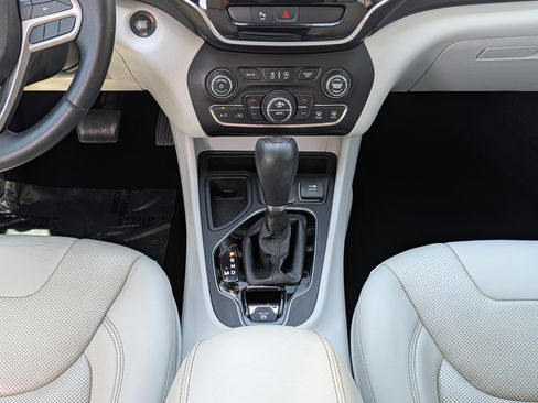 Used 2019 Jeep Cherokee Limited w/ Luxury Group image 19