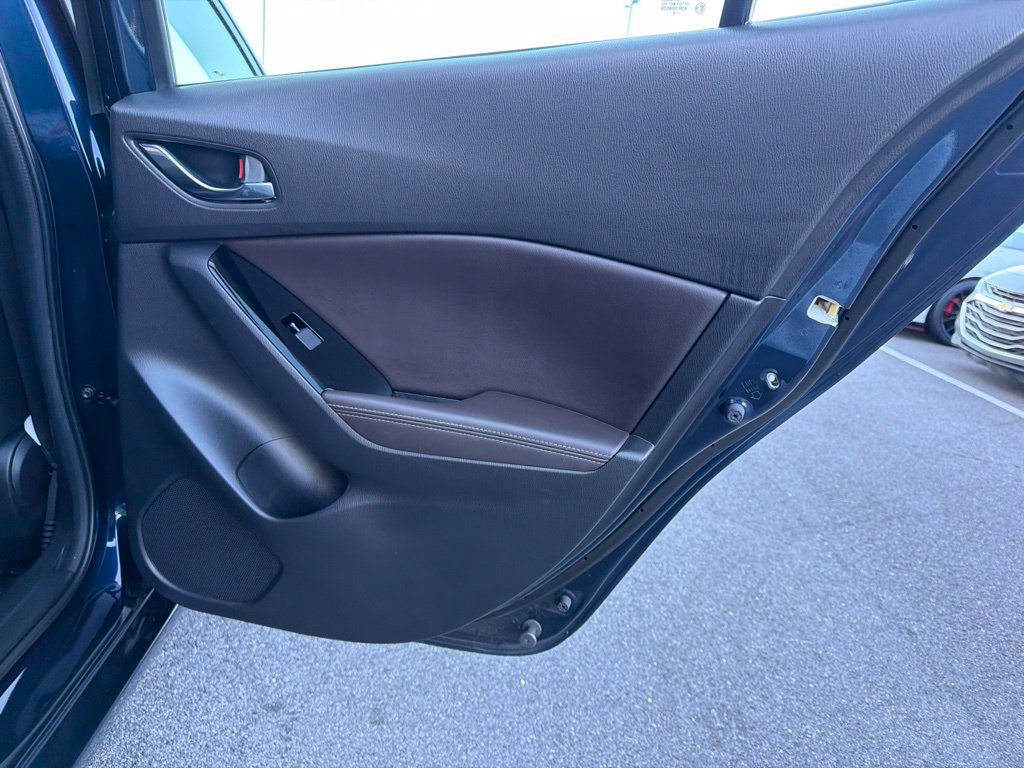 Used 2018 MAZDA MAZDA3 Touring FWD image 16